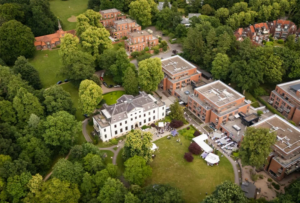 Luftaufnahme des Geländes mit Alsterdomizil und Herrenhaus Wellingsbüttel in Hamburg