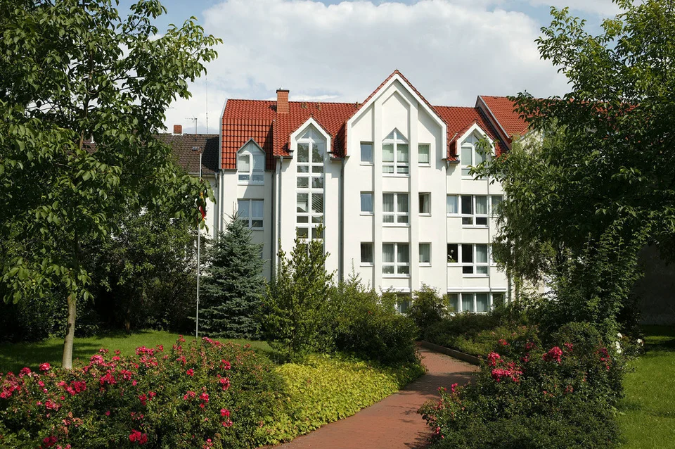 Garten und Außenansicht des Westphalenhofs in Paderborn