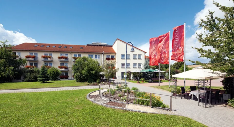 Gebäude und Gartenanlage der Pro Seniore Residenz Bibertal in Bad Bibra