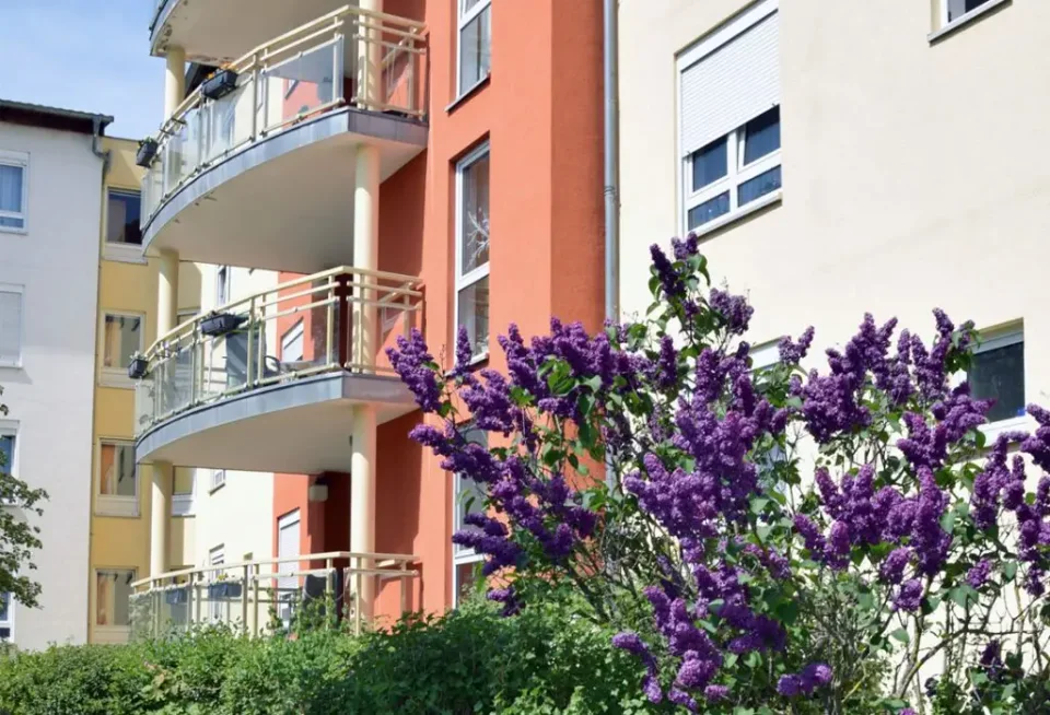 Gebäudeansicht mit Balkonen – Seniorenheim Wildau, Wildau
