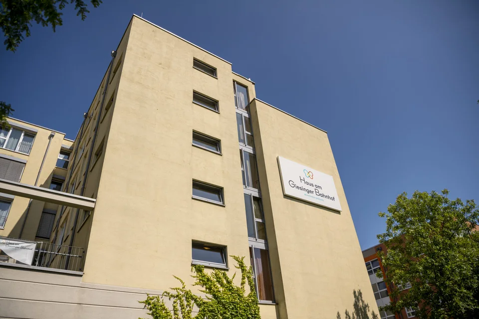 Außenansicht – CASA REHA Seniorenpflegeheim Am Giesinger Bahnhof, München