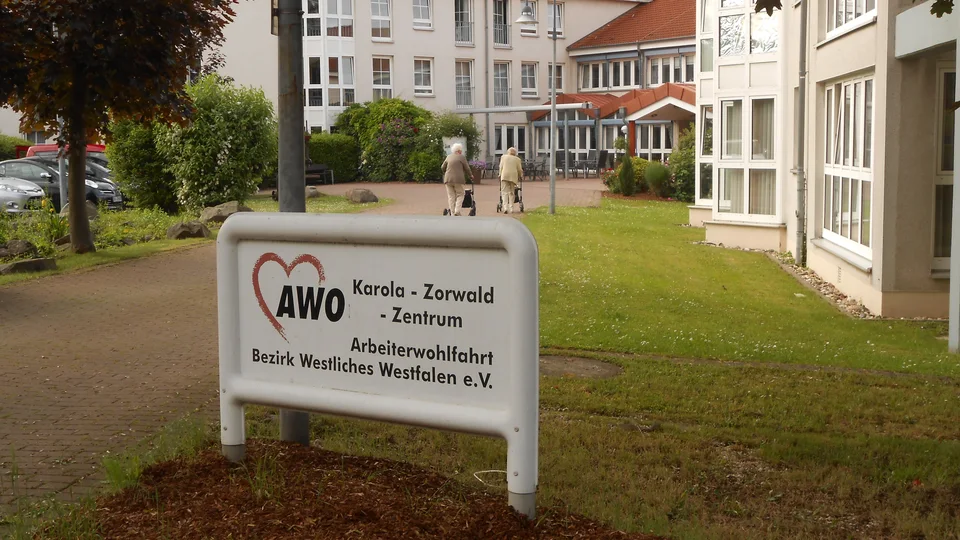 Außenansicht und Zugang zum Karola-Zorwald-Zentrum in Dortmund, aufgenommen am 31. Mai 2016