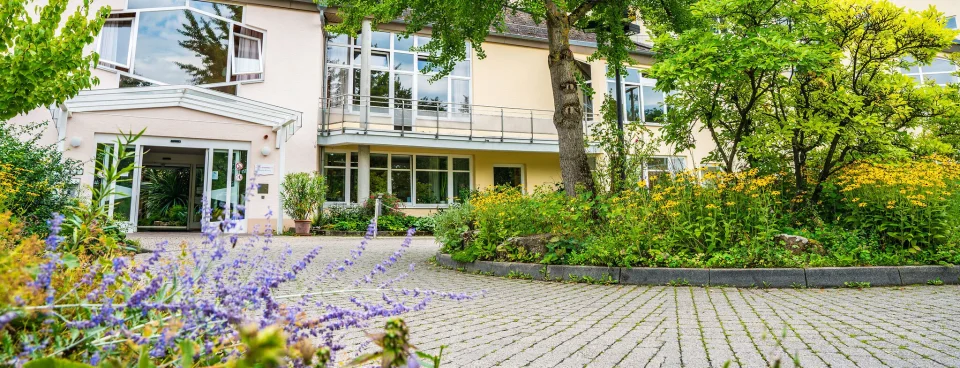 Außenansicht – Nikolaus Cusanus Haus, Stuttgart