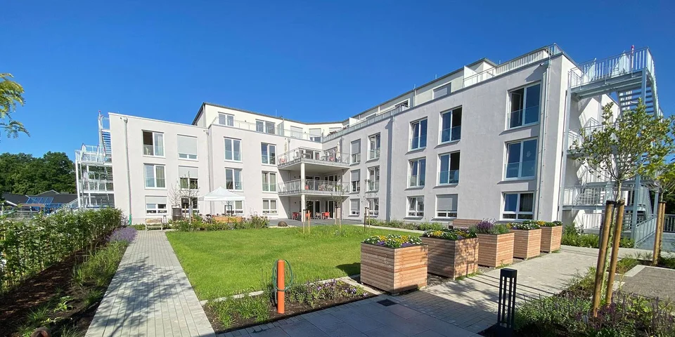Gartenseite des Petristifts Heepen in Bielefeld