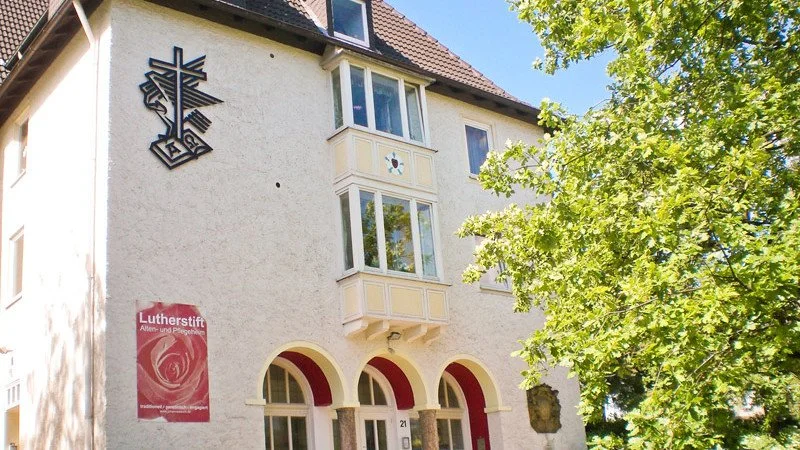 Außenansicht: Altenzentrum Lutherstift in Bielefeld