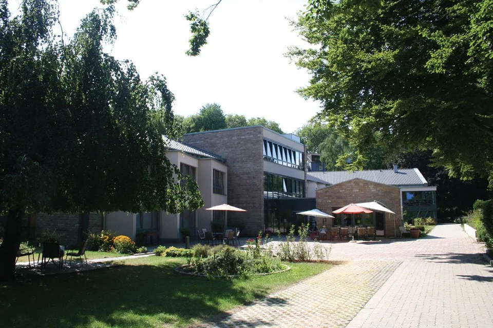 Außenansicht: Altenpflegeheim der Fürstin-Franziska-Christine-Stiftung in Essen