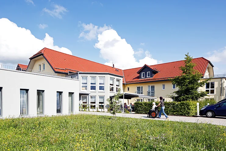 Außenansicht des AWO Seniorenparks An den drei Teichen in Ohrdruf